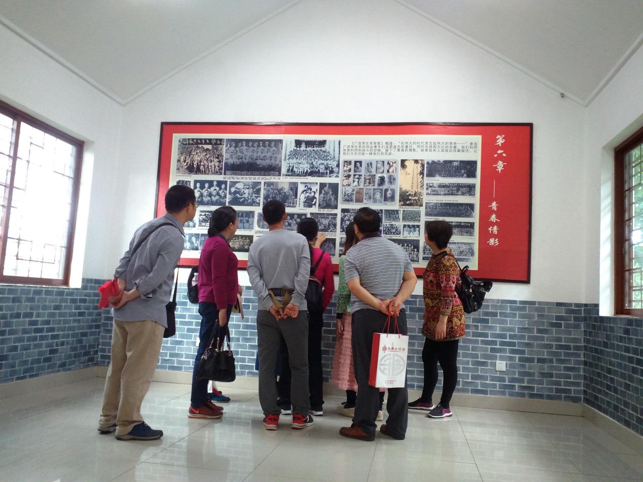 我校第四党支部开展“弘扬爱国主义精神　继承革命优良传统”主题党日活动