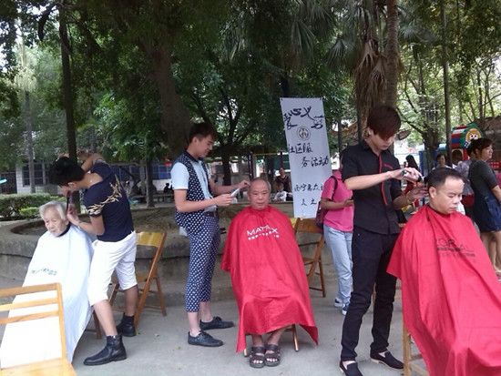 西乡塘区开展爱老助老爱心义剪活动_广西共