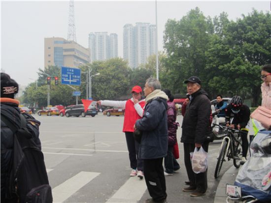 城中区寒假交通劝导员体验行,社会实践志愿服