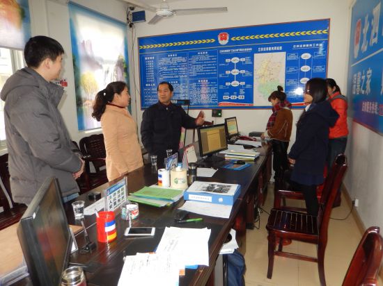 合山市开展2016年 青年志愿者彩虹桥行动寒