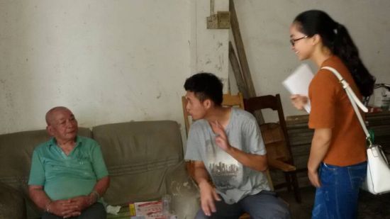 良庆区1+1大学生志愿者开展温暖同行,心手