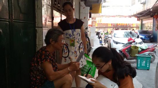 良庆区1+1大学生志愿者开展温暖同行,心手