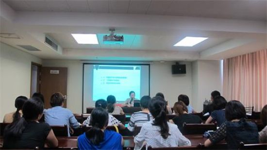 青秀区团委开展党课培训暨第二季度社工培训班