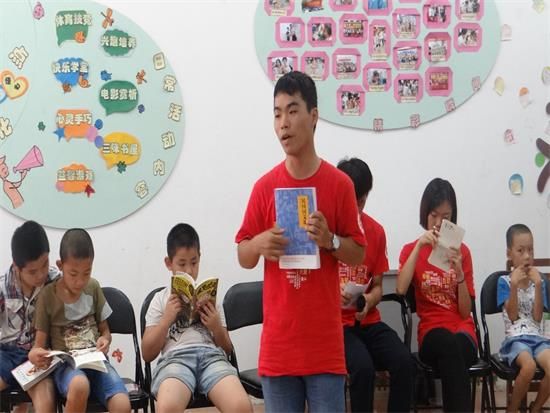 西乡塘区上尧街道青空间开展让阅读流行起来