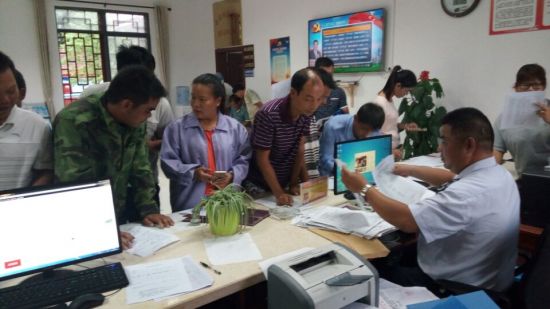 西乡塘区石埠街道联合西乡塘区国税局上门服务