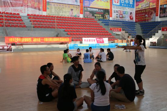 隆安县西部计划志愿者:素质拓展活动,凝聚你我