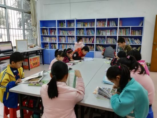 西乡塘区衡阳街道青空间开展开心读书,开心成