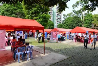 共青团广西区委举办“千校万岗”建档立卡贫困家庭毕业生专场招聘会