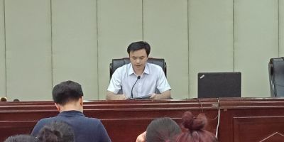 建设党在青年工作领域特色鲜明的政治学校