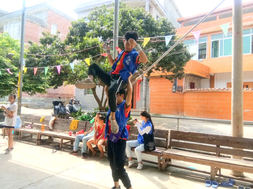 探东方狮王之乡，承民族文化之魂 广西大学行健文理学院赴藤县观摩交流龙狮文化