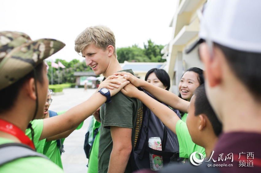 广西防城港:200名中外青少年欢度夏令营