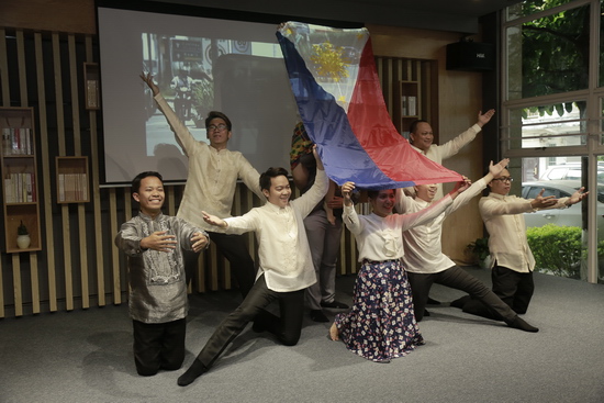 中国（广西）国际青年交流学院举行第52期东盟青年干部(印度尼西亚、马来西亚、菲律宾、新加坡、泰国)培训班毕业典礼