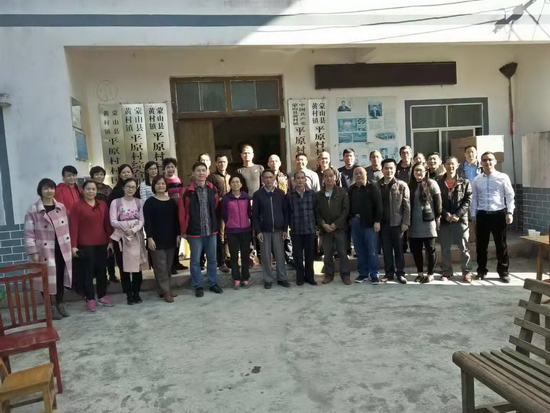 赠人玫瑰，手留余香——广西团校赴蒙山县平原村开展扶贫活动