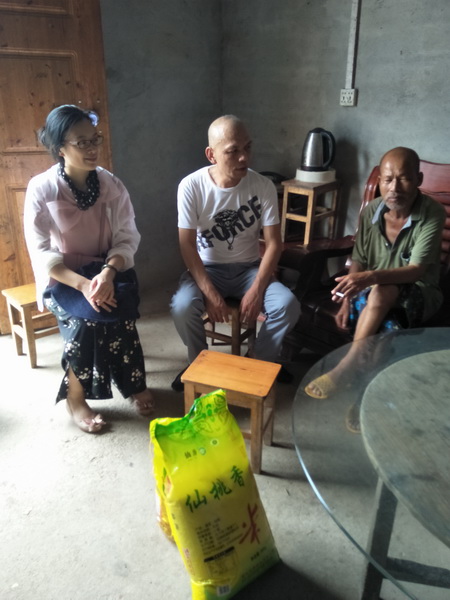 广西团校赴梧州市蒙山县黄村镇平原村、百合村，开展扶贫慰问活动