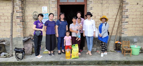 广西团校赴梧州市蒙山县黄村镇平原村、百合村，开展扶贫慰问活动