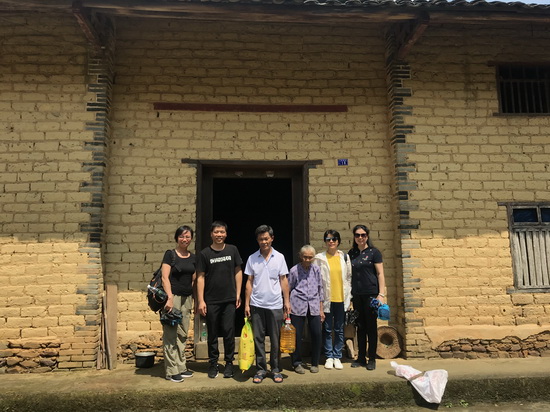 广西团校赴梧州市蒙山县黄村镇平原村、百合村，开展扶贫慰问活动