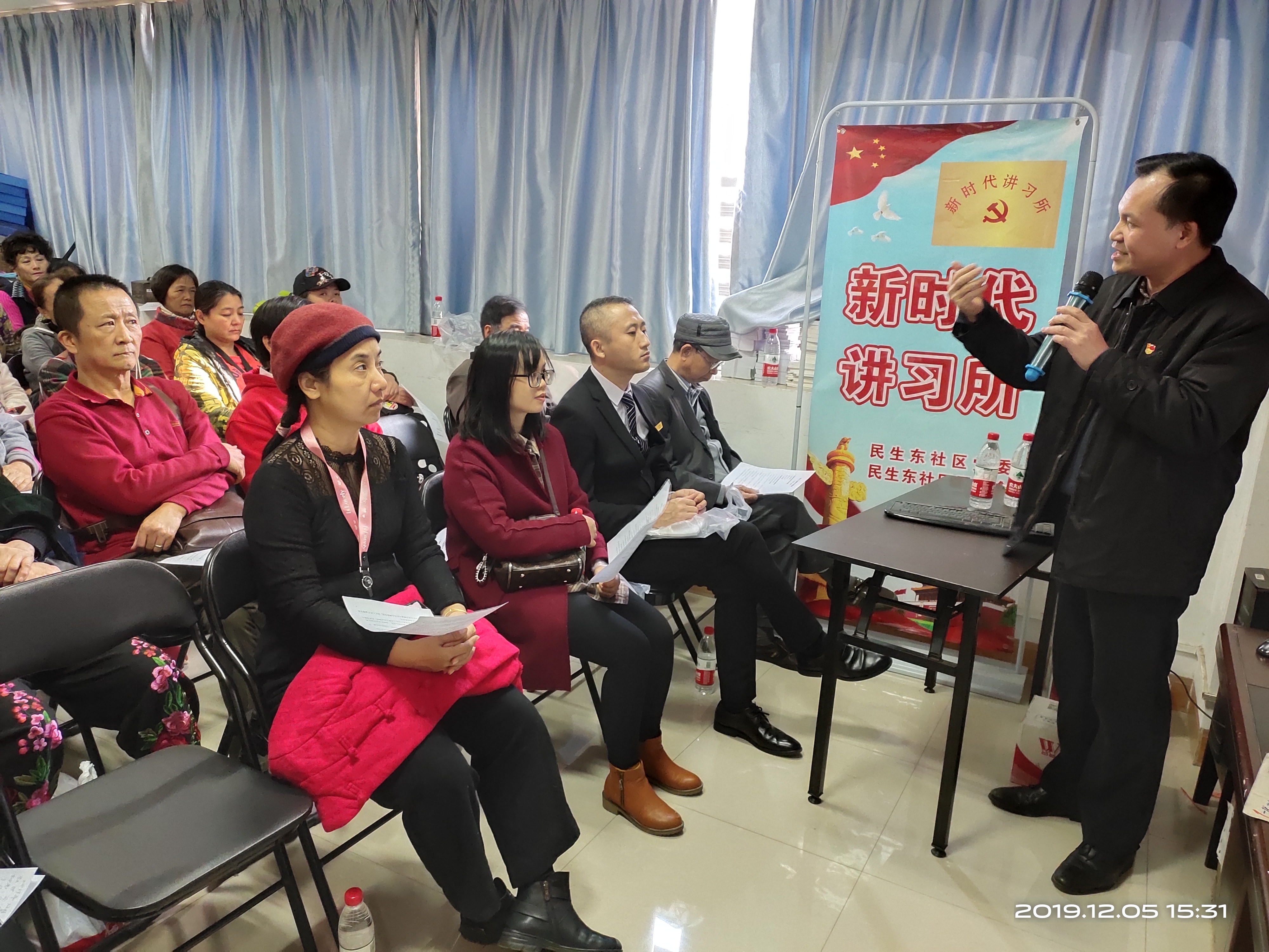 广西团校第四党支部进社区宣讲党的十九届四中全会精神