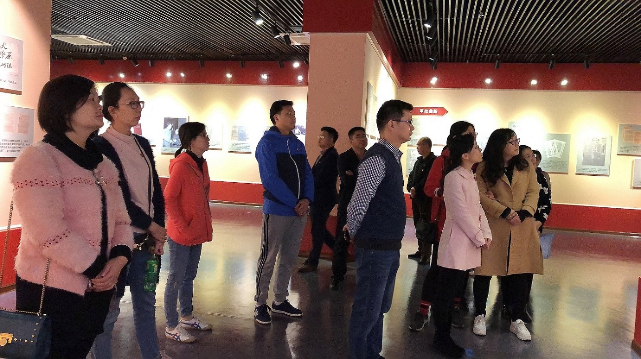 追忆红色足迹，感悟革命精神——广西团校在职党员到区档案馆开展主题党日活动