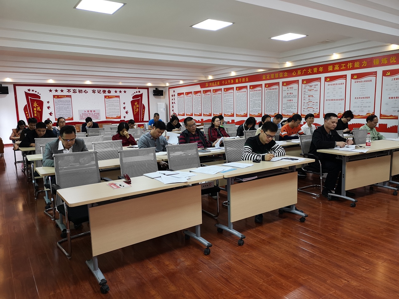 党支部书记述职“交答卷”