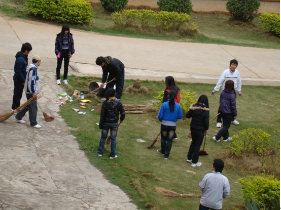 象州县职业技术学校团委开展学雷锋活动