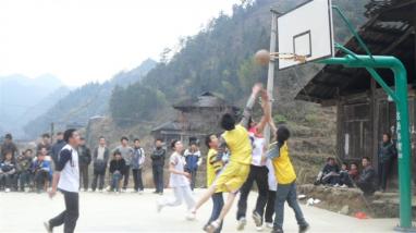 桂林龙胜江底:龙胜县农村春节娱乐活动丰富多