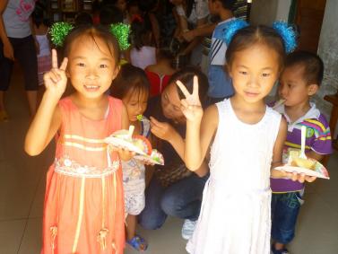 合山市河里乡开展献爱心 共成长关爱留守儿童