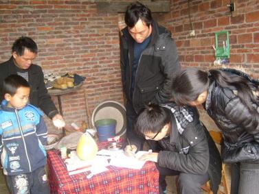 雷锋月活动--恭城县大学生西部计划志愿者深入