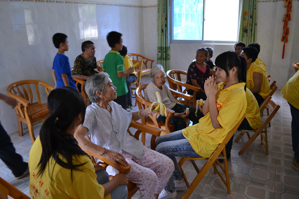 广西理工职业技术学院青年学子到崇左市敬老院