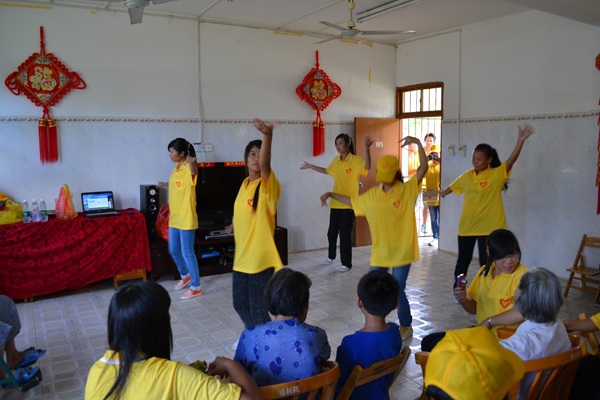 广西理工职业技术学院青年学子到崇左市敬老院