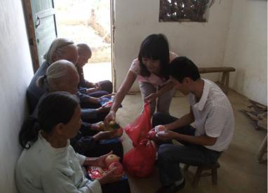 武鸣县太平镇团委重阳节走访慰问老人_各地市